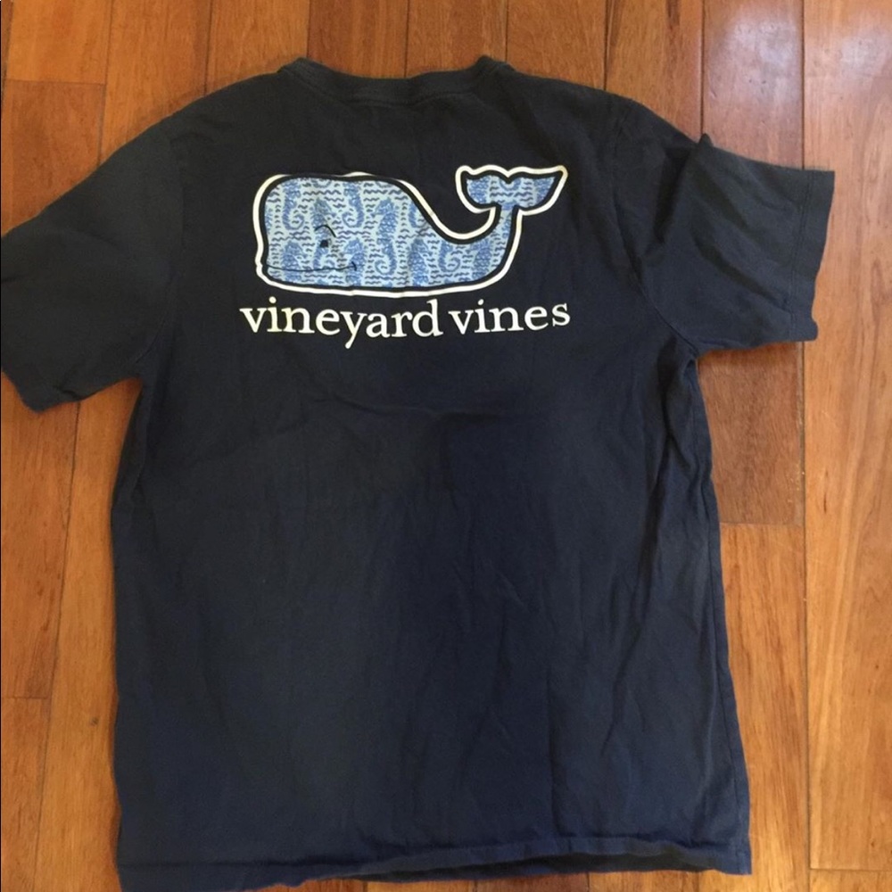 Vineyard vine T-shirt